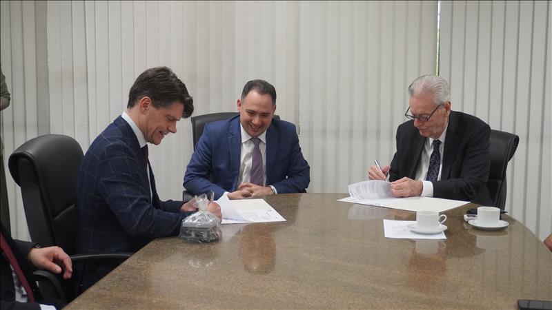 TCMSP firma acordo com TCE-PR para adesão ao Sistema INTEGRA e moderniza processos de fiscalização.
